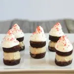 Delicious mini chocolate banana ice cream cakes for dessert! Recipe via http://lifeovereasy.com/