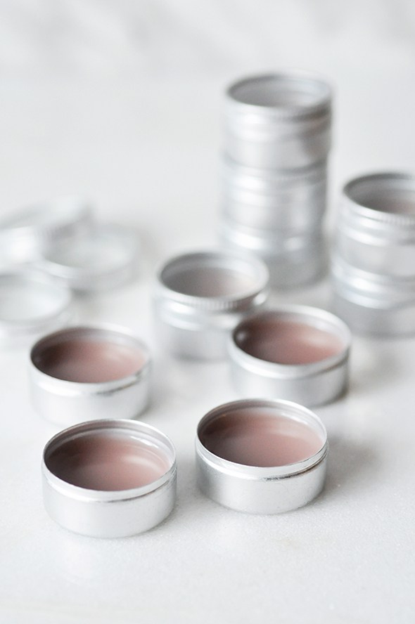Make this fun and easy DIY lip balm next time you need a homemade gift! via http://lifeovereasy.com/