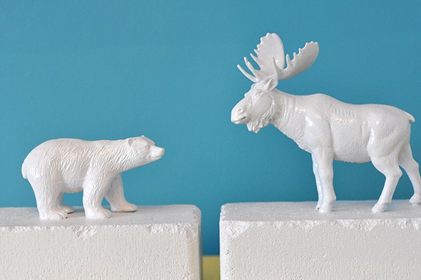 Make these fun and easy DIY animal bookends for someone special on your list! via http://lifeovereasy.com/