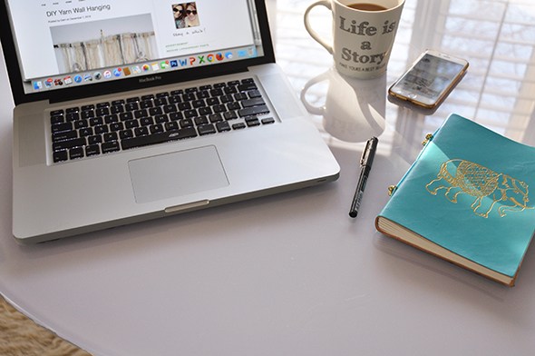 reverse painted glass table via http://lifeovereasy.com/